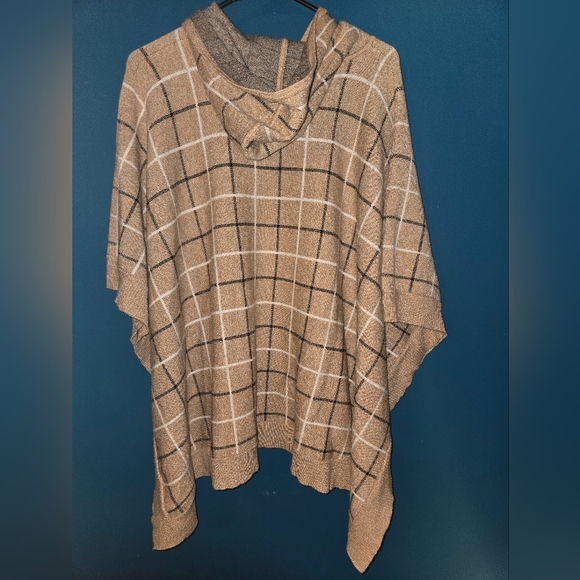 Women's One Size Fits All, Biege Plaid Hooded Ponch, Super Soft, like new! - Picture 2 of 4